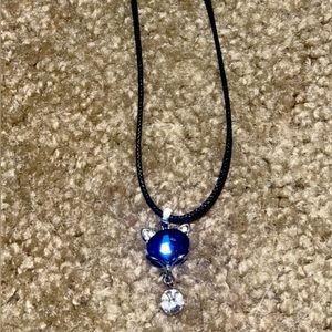 Cute cat head shaped choker with a lil jewel.